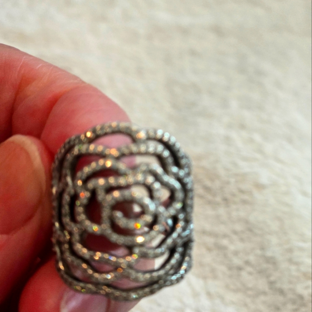 Elegant Silver Floral Ring